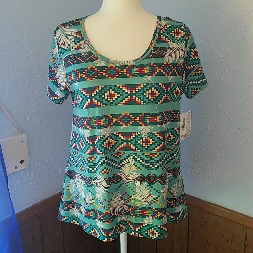 LuLaRoe Classic Tee- BNWT- Medium